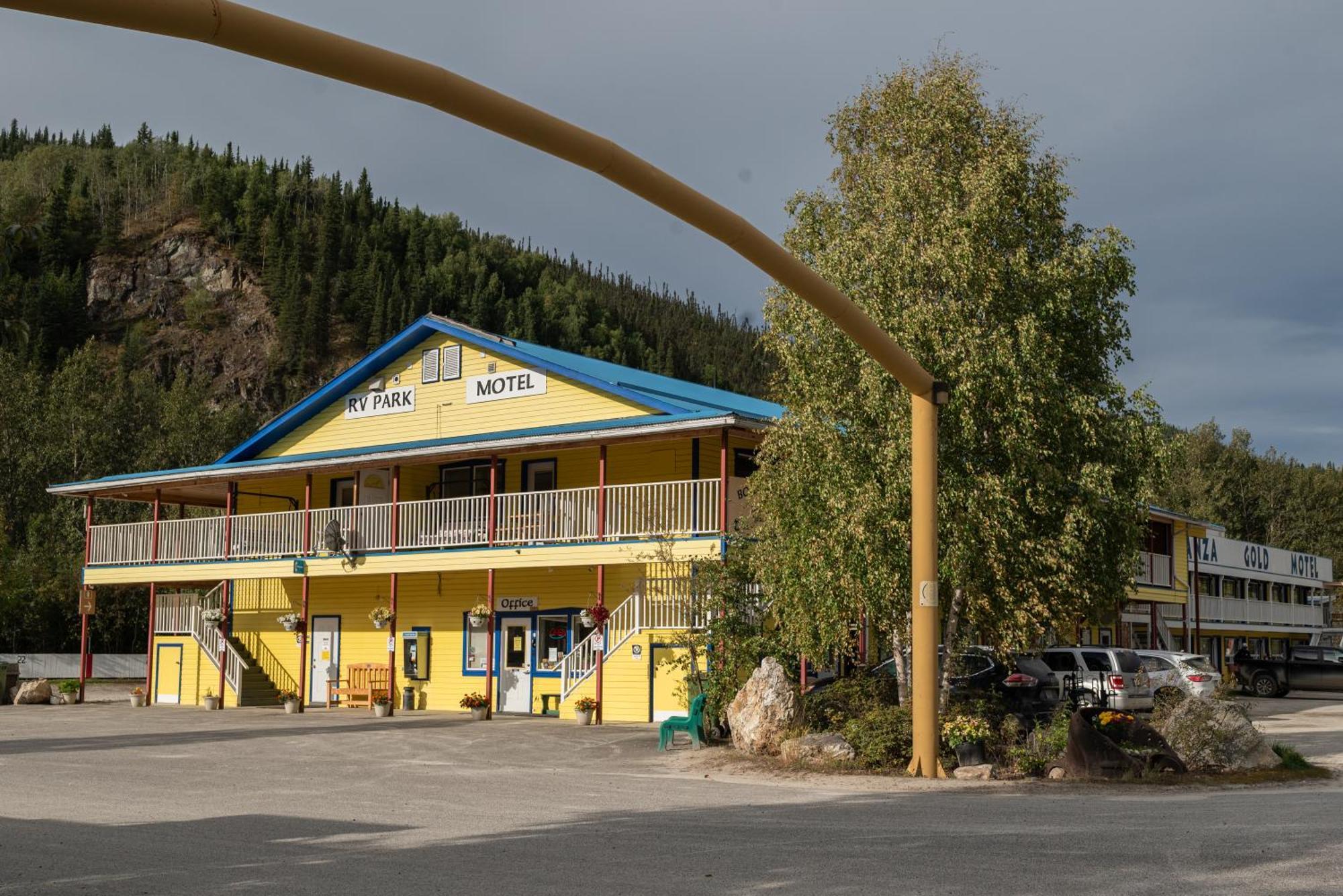 Bonanza Gold Motel Доусън Сити Екстериор снимка